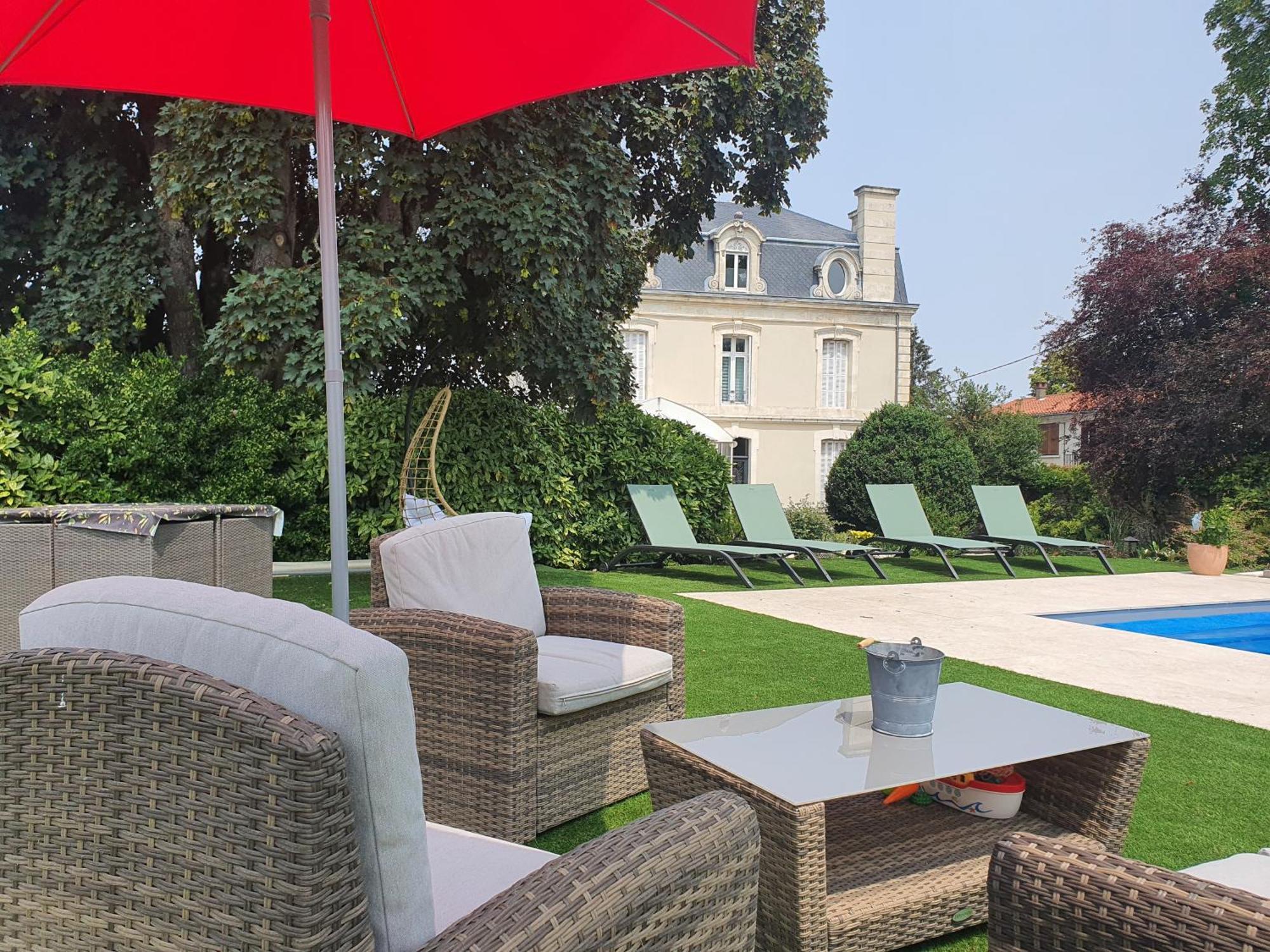 Les 5 Escales Bed and Breakfast Parthenay Eksteriør billede