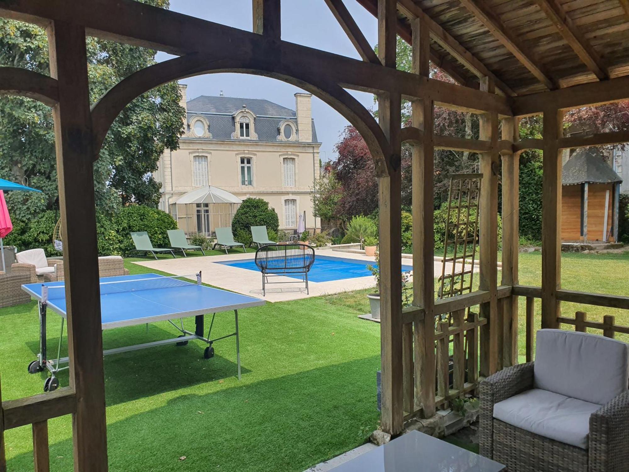 Les 5 Escales Bed and Breakfast Parthenay Eksteriør billede